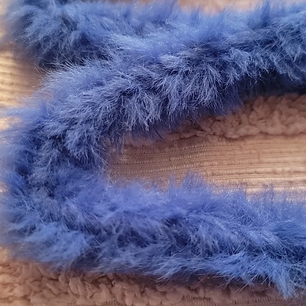 Handmade Hangers, Faux Fur,‎ thick yarn, periwinkle colored. New, five in pack.